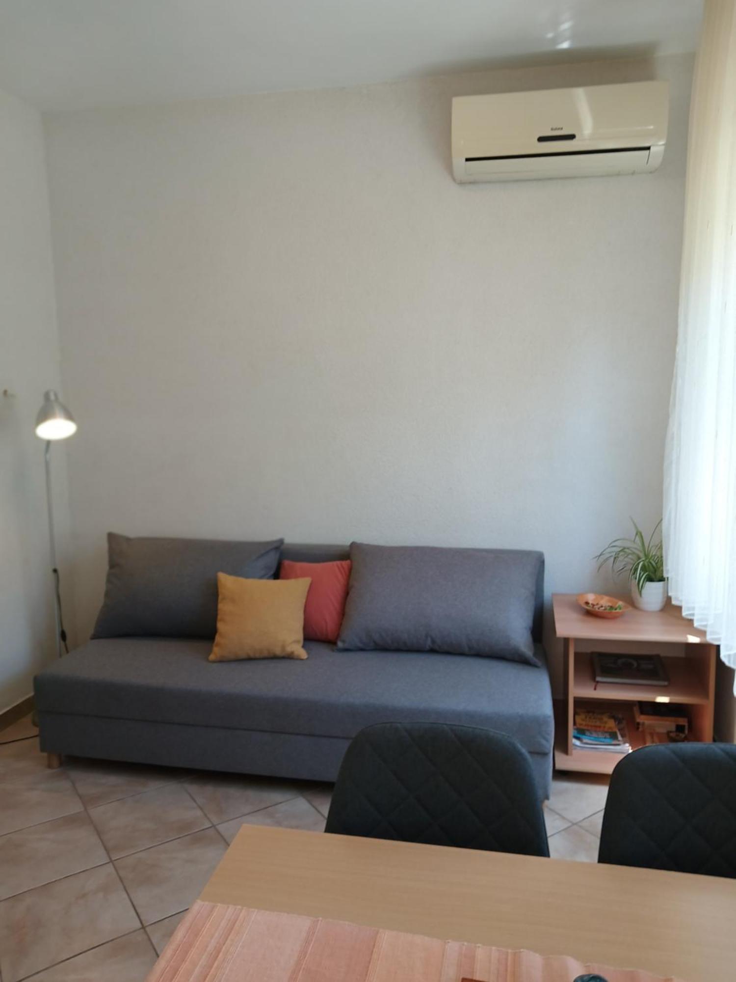 Apartments Jadranka Ivana พูลา ภายนอก รูปภาพ