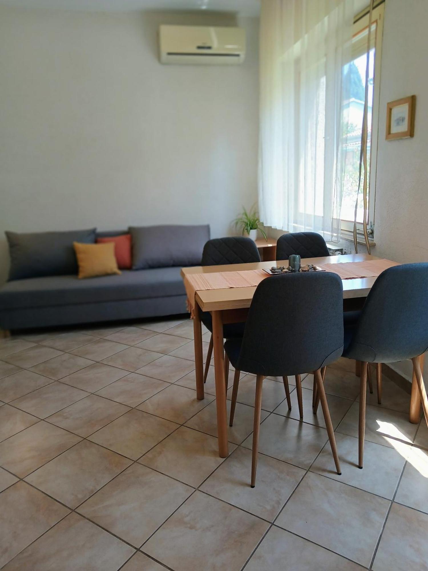 Apartments Jadranka Ivana พูลา ภายนอก รูปภาพ