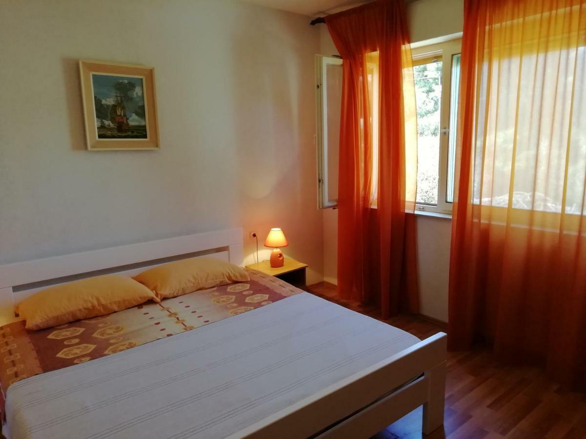 Apartments Jadranka Ivana พูลา ภายนอก รูปภาพ