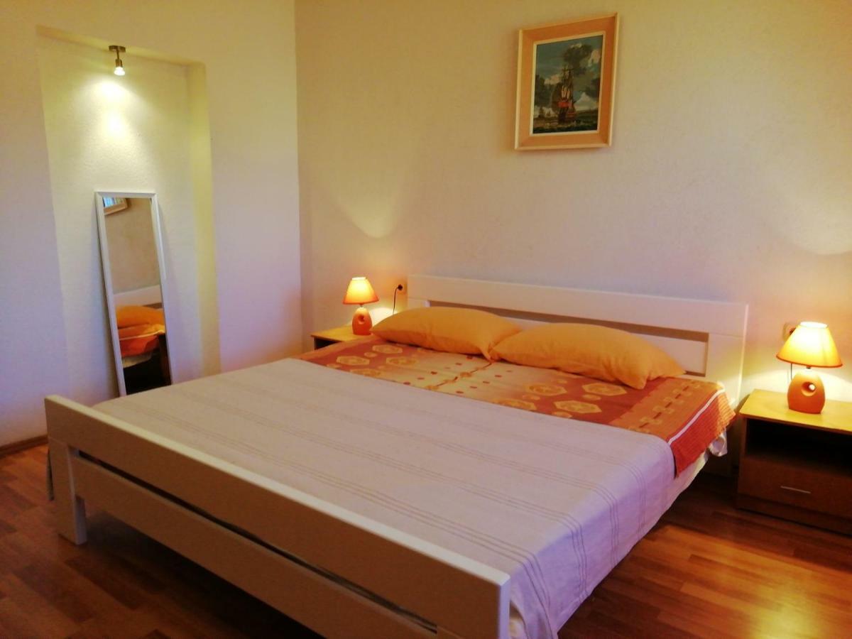 Apartments Jadranka Ivana พูลา ภายนอก รูปภาพ