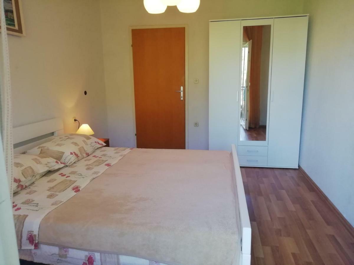 Apartments Jadranka Ivana พูลา ภายนอก รูปภาพ