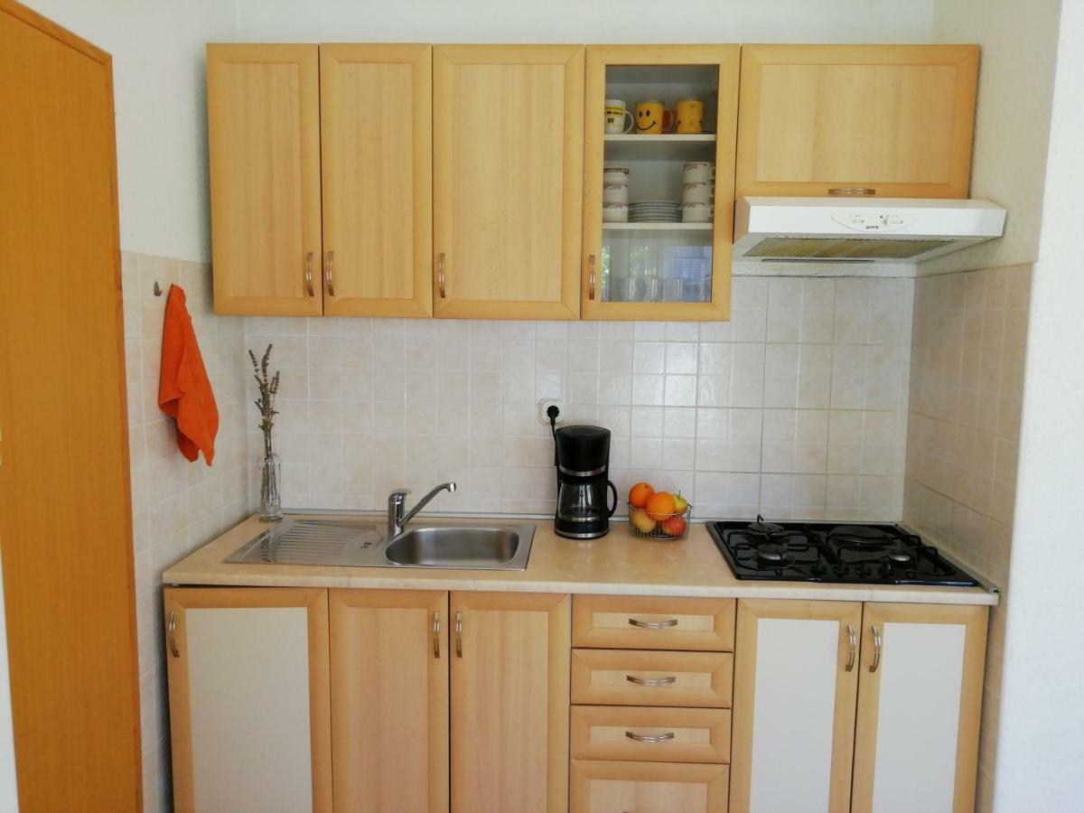 Apartments Jadranka Ivana พูลา ภายนอก รูปภาพ