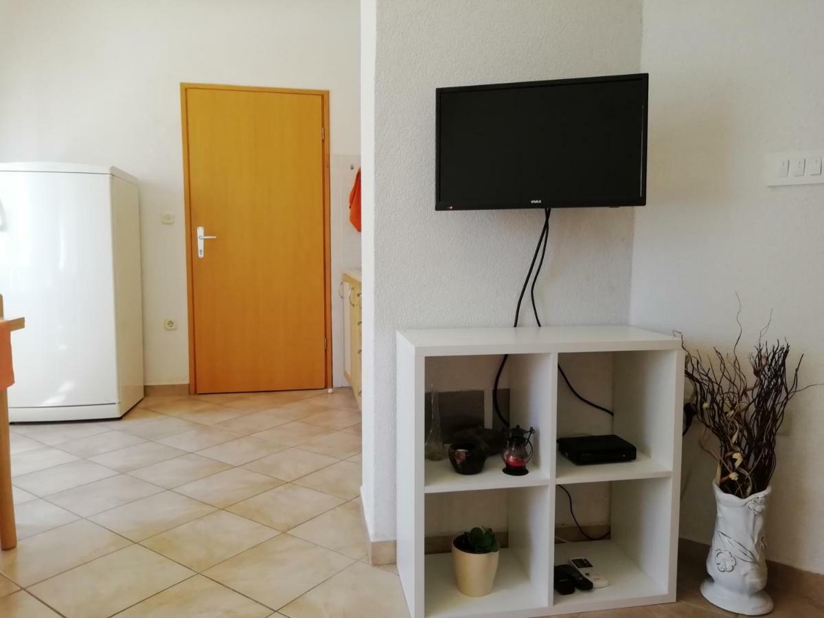 Apartments Jadranka Ivana พูลา ภายนอก รูปภาพ